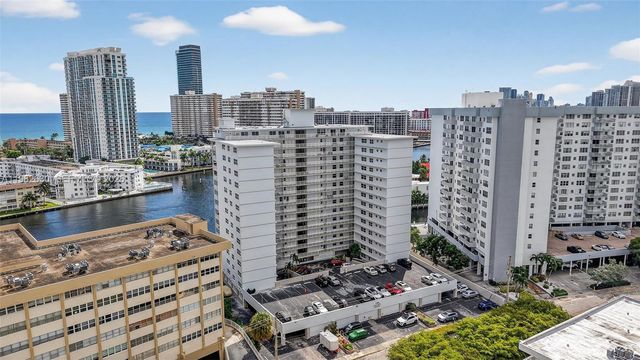 121 Golden Isles Dr 205, Hallandale Beach, FL 33009