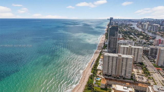 121 Golden Isles Dr 205, Hallandale Beach, FL 33009