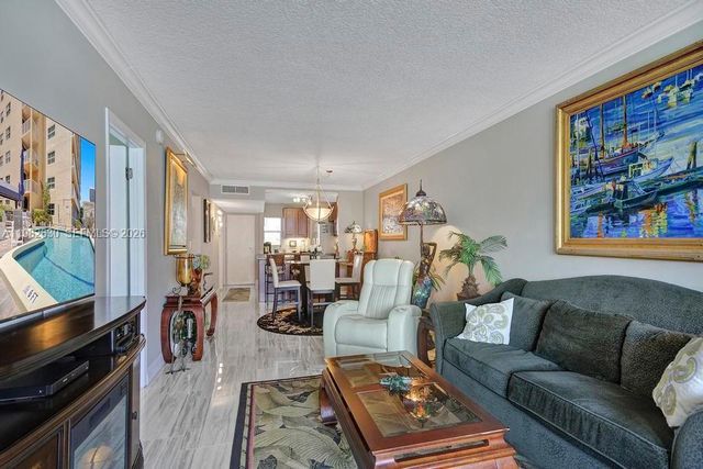 121 Golden Isles Dr 205, Hallandale Beach, FL 33009