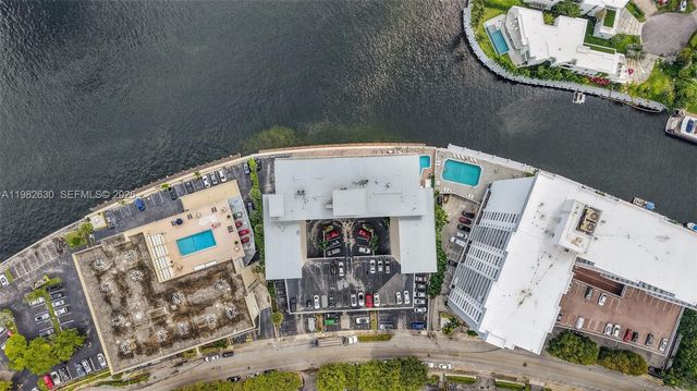 121 Golden Isles Dr 205, Hallandale Beach, FL 33009