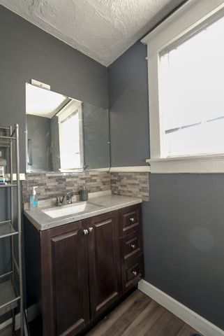 2214 Grand Avenue, Davenport, IA 52803