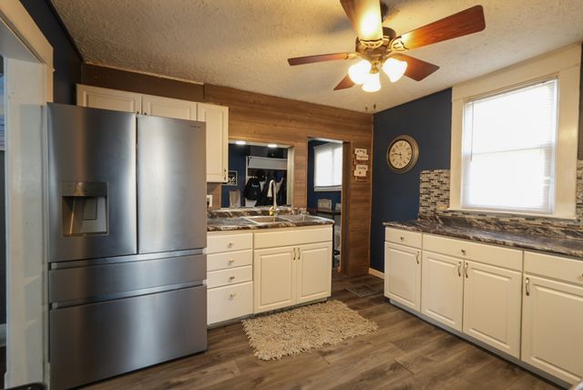 2214 Grand Avenue, Davenport, IA 52803