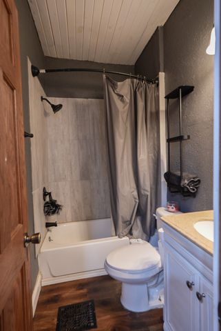 2214 Grand Avenue, Davenport, IA 52803