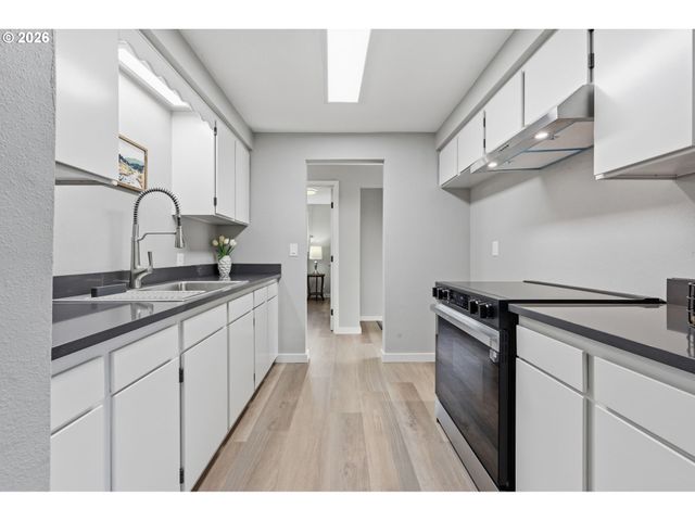 520 GEARY St, Albany, OR 97321