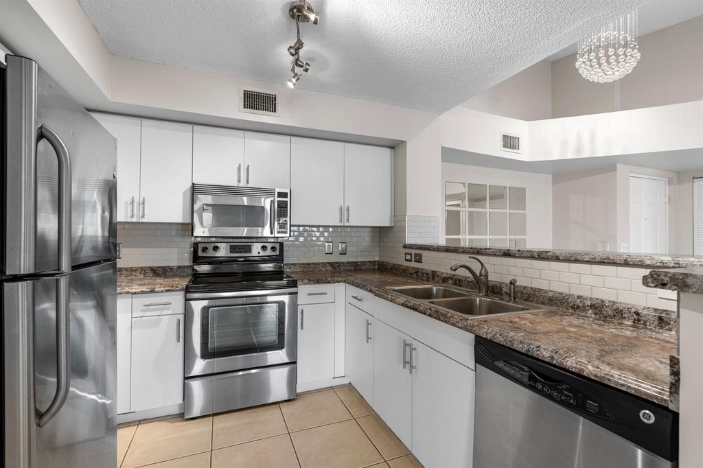 4828 N State Road 7 8306, Coconut Creek, FL 33073