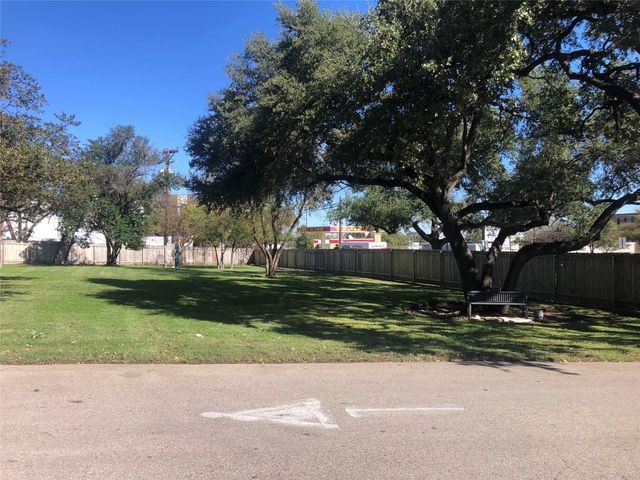 5330 Balcones DR A, Austin, TX 78731