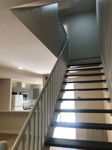 5330 Balcones DR A, Austin, TX 78731