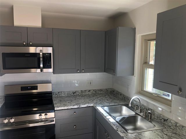 5330 Balcones DR A, Austin, TX 78731