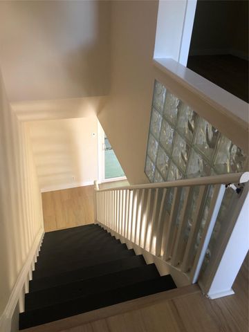 5330 Balcones DR A, Austin, TX 78731