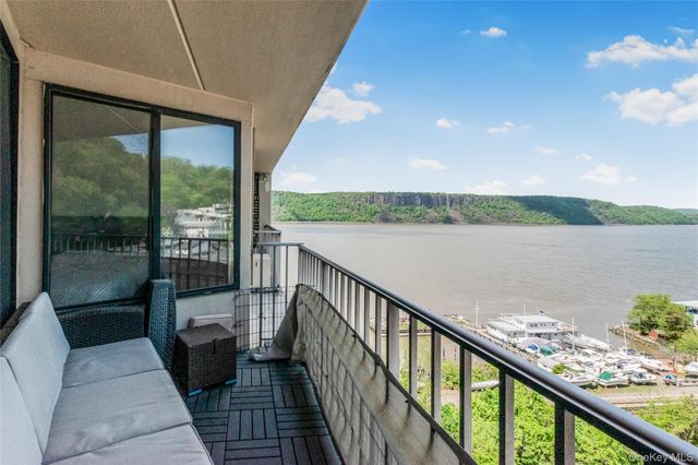 1155 Warburton Avenue 8Y, Yonkers, NY 10701
