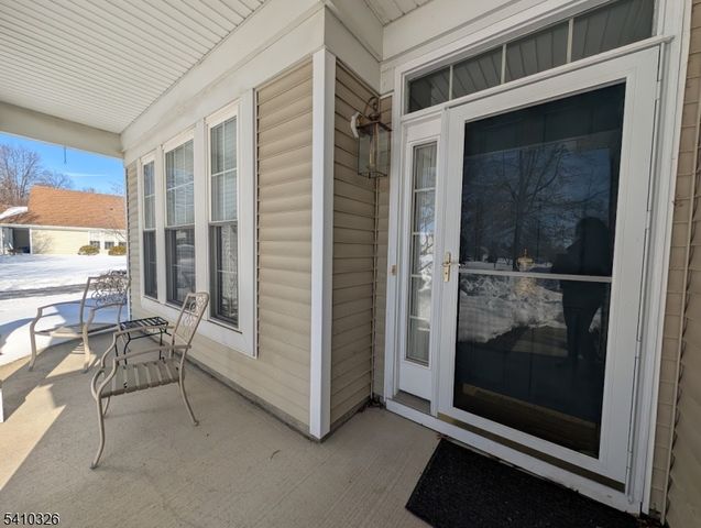 6 Weybourne Ln, White Twp., NJ 07823