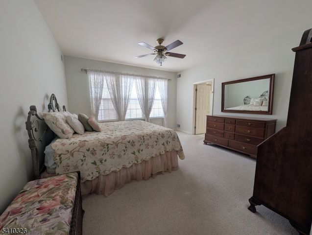 6 Weybourne Ln, White Twp., NJ 07823