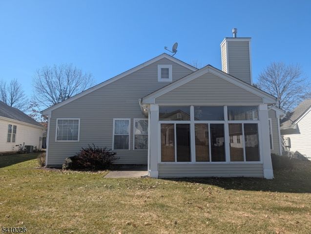 6 Weybourne Ln, White Twp., NJ 07823