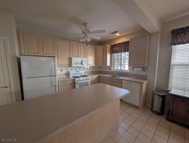 6 Weybourne Ln, White Twp., NJ 07823