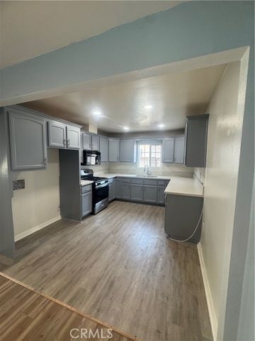 13107 Jarvis, Los Angeles, CA 90061