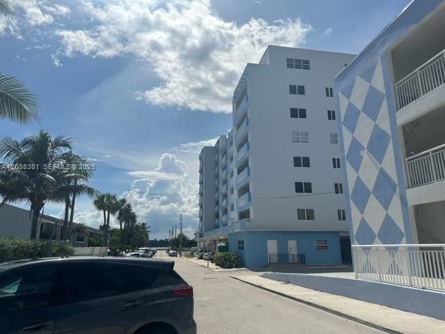 320 S Surf Rd 305, Hollywood, FL 33019
