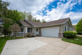 8896 Redstone Drive, Hamburg Township, MI 48169