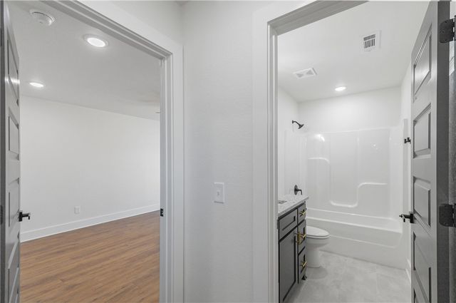 1100 Lockheed Street, Bentonville, AR 72712