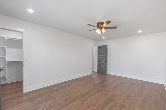 1100 Lockheed Street, Bentonville, AR 72712