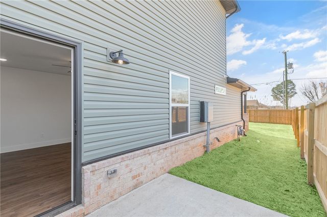 1100 Lockheed Street, Bentonville, AR 72712