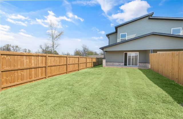 1100 Lockheed Street, Bentonville, AR 72712