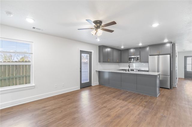 1100 Lockheed Street, Bentonville, AR 72712