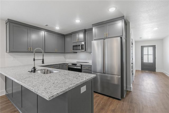 1100 Lockheed Street, Bentonville, AR 72712