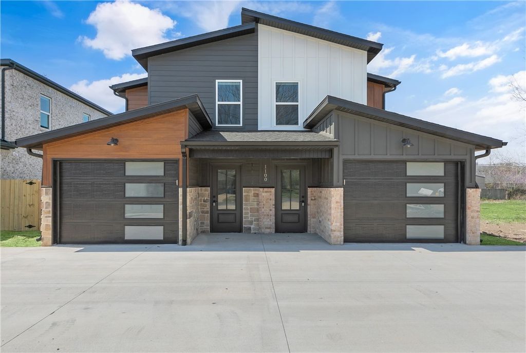 1100 Lockheed Street, Bentonville, AR 72712