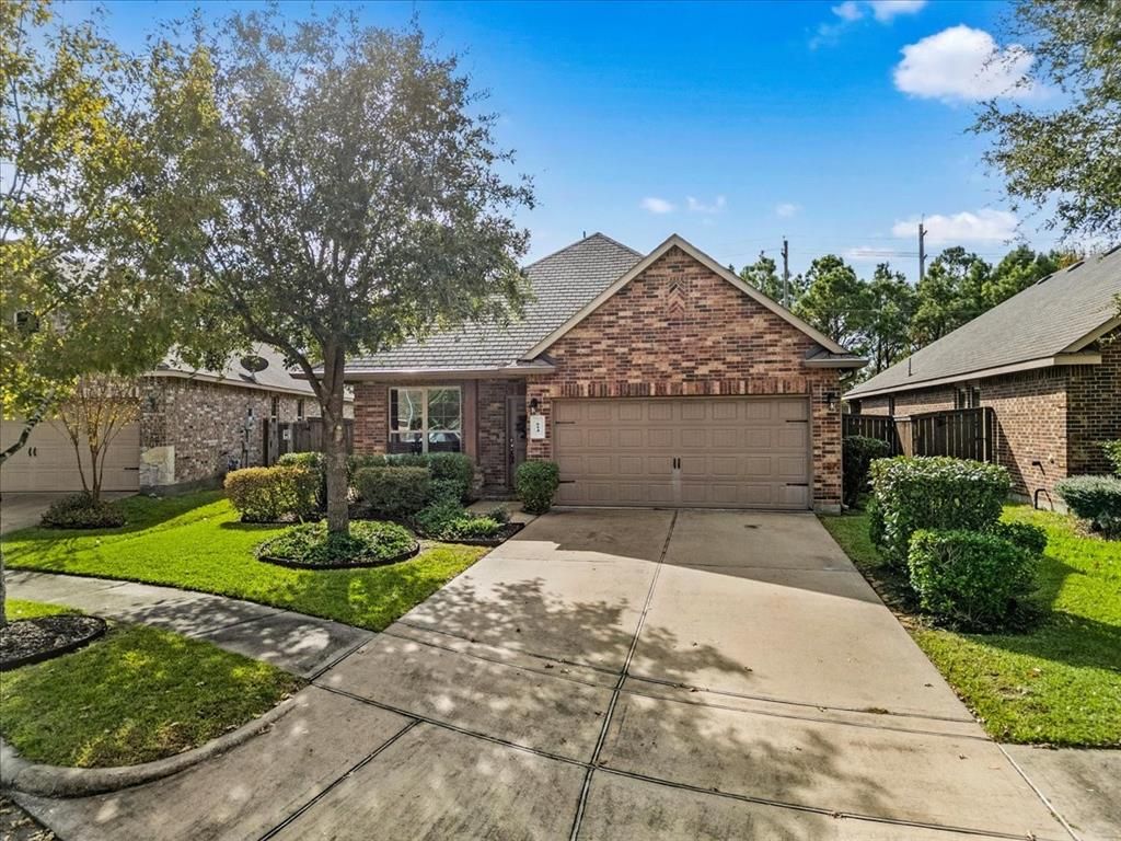614 Pedernales Street, Webster, TX 77598