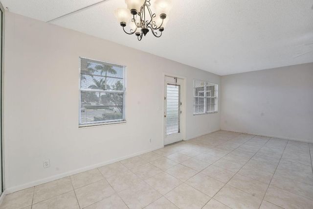 1071 Guildford D, Boca Raton, FL 33434