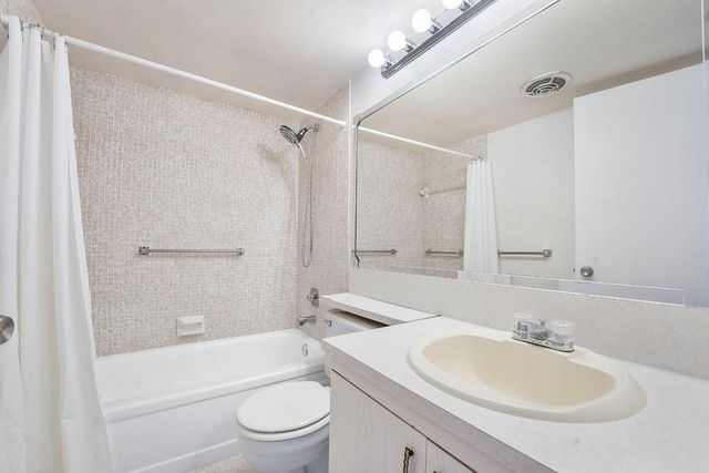 1071 Guildford D, Boca Raton, FL 33434