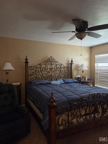 5900 Kirkside Drive E, Bakersfield, CA 93309