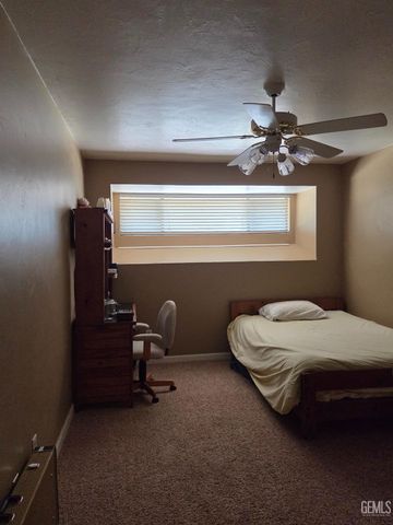 5900 Kirkside Drive E, Bakersfield, CA 93309