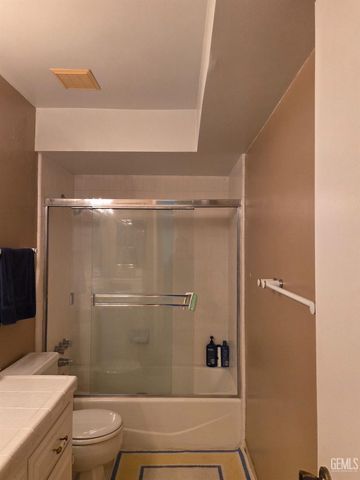5900 Kirkside Drive E, Bakersfield, CA 93309