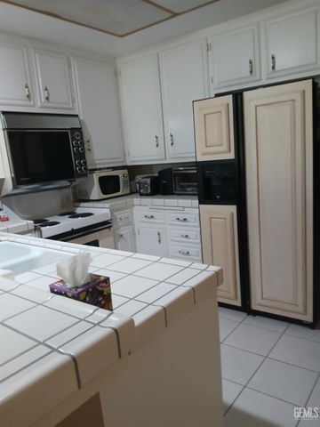 5900 Kirkside Drive E, Bakersfield, CA 93309