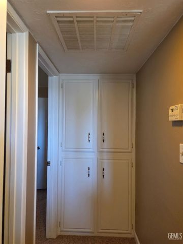 5900 Kirkside Drive E, Bakersfield, CA 93309