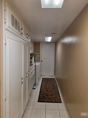 5900 Kirkside Drive E, Bakersfield, CA 93309
