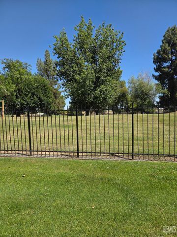 5900 Kirkside Drive E, Bakersfield, CA 93309