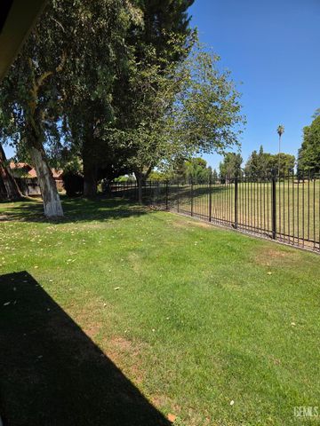 5900 Kirkside Drive E, Bakersfield, CA 93309