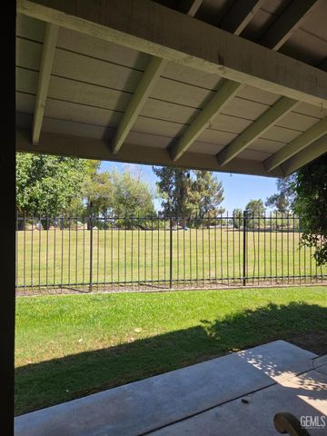 5900 Kirkside Drive E, Bakersfield, CA 93309