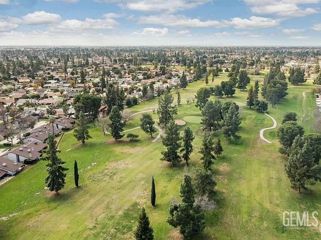 5900 Kirkside Drive E, Bakersfield, CA 93309