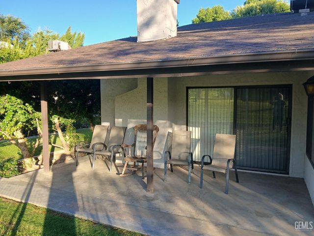 5900 Kirkside Drive E, Bakersfield, CA 93309