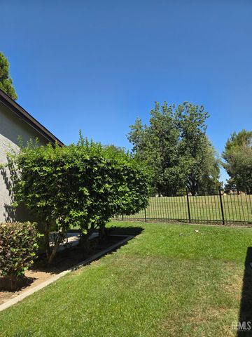 5900 Kirkside Drive E, Bakersfield, CA 93309