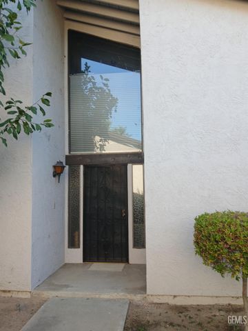 5900 Kirkside Drive E, Bakersfield, CA 93309