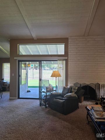 5900 Kirkside Drive E, Bakersfield, CA 93309
