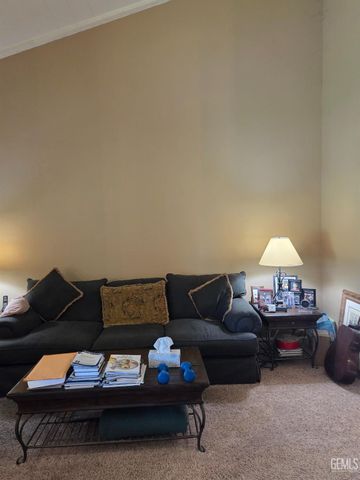 5900 Kirkside Drive E, Bakersfield, CA 93309
