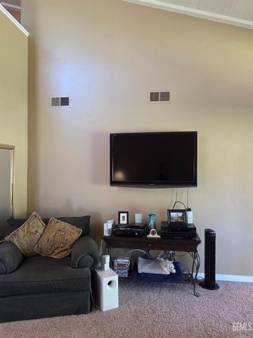 5900 Kirkside Drive E, Bakersfield, CA 93309