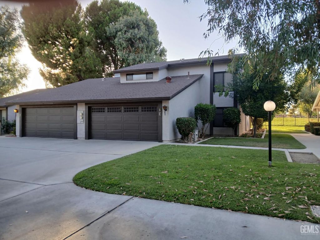 5900 Kirkside Drive E, Bakersfield, CA 93309