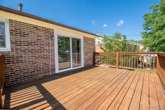 9041 Lemona Drive, St Louis, MO 63123