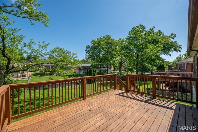 9041 Lemona Drive, St Louis, MO 63123